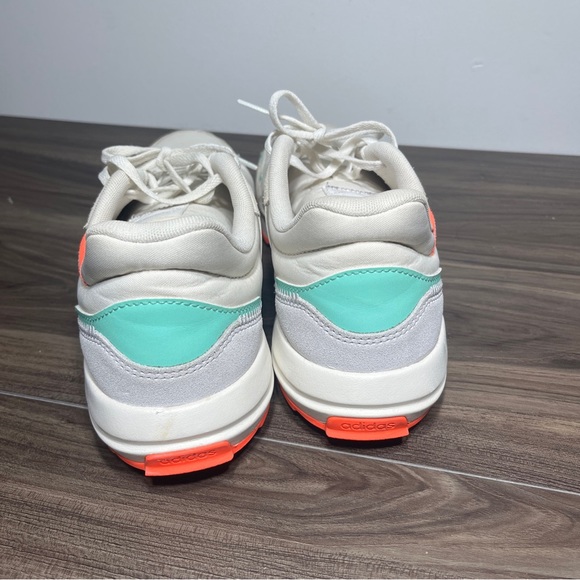 Adidas Womens Retrorun EH1858 White Casual Shoes Sneakers Size  11 - Picture 6 of 9